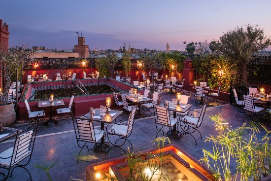 Plongez dans l'atmosphère envoûtante du restaurant Le Foundouk, niché au cœur de la médina de Marrakech. Laissez-vous enchanter par une explosion de saveurs marocaines, magnifiées par des produits locaux de qualité, dans un décor où l'authenticité règne en maître.