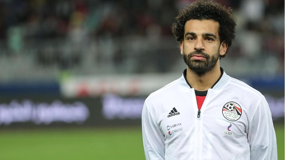 Mohamed Salah sur un stade portant le maillot de l'Egypte