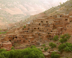 Une image du village berbère Imlil au Maroc.